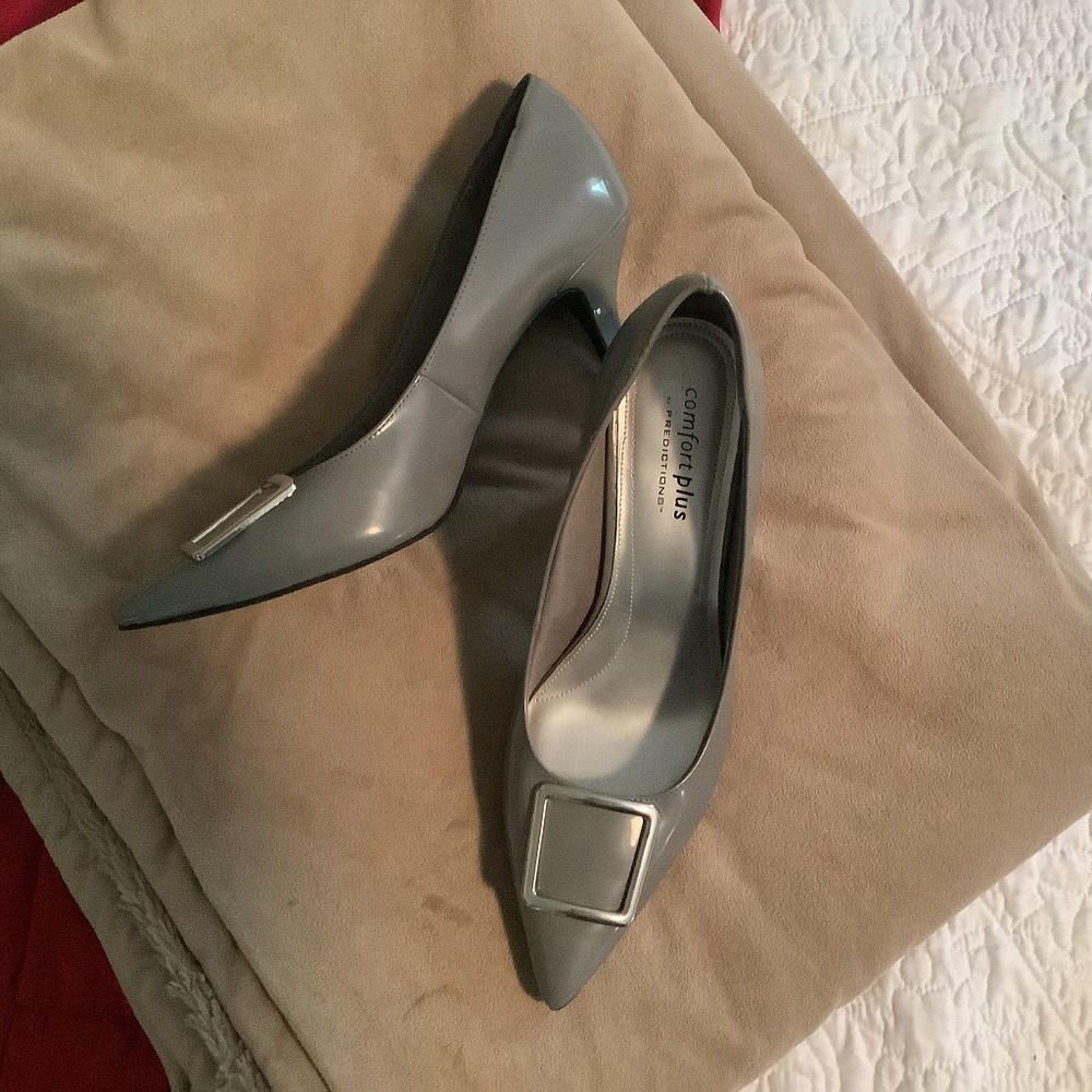 Comfort Plus by Predictions. Grey patent heels with silver buckle.